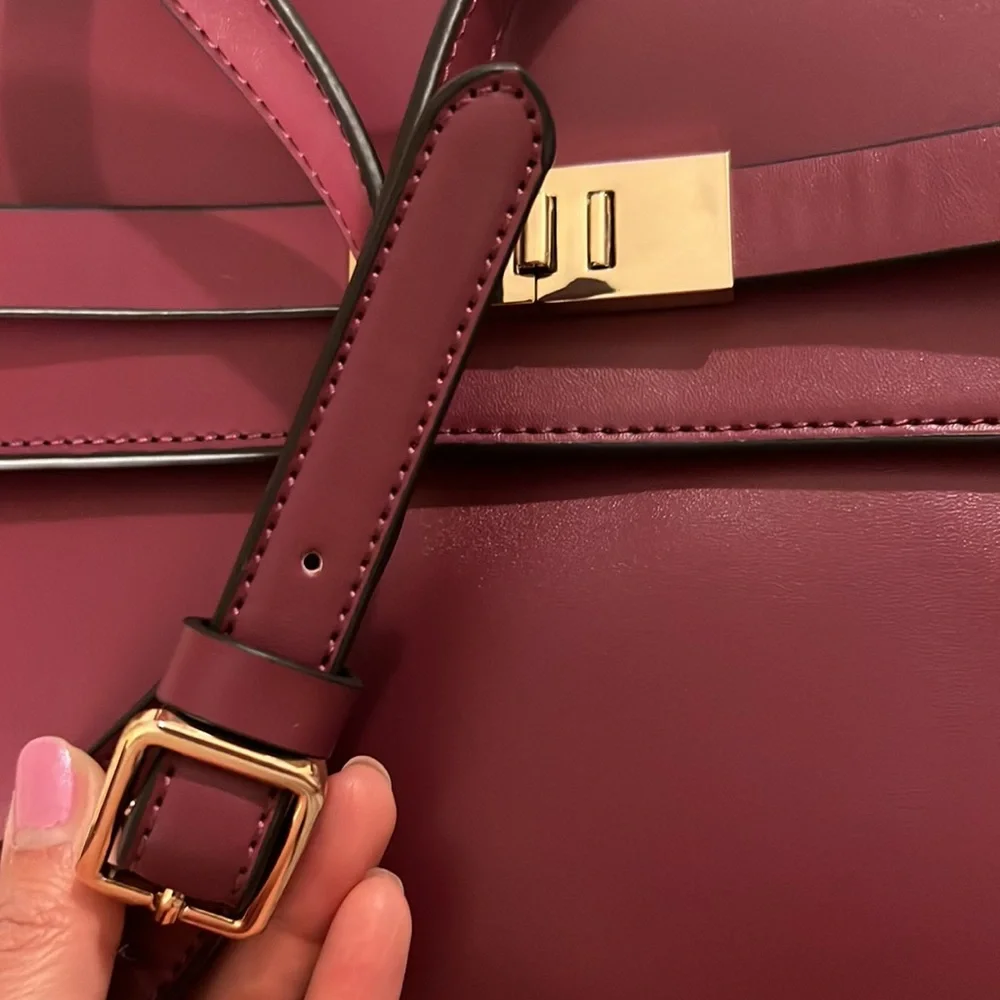New burgundy maroon red handbag with straps - Picture 3 of 9